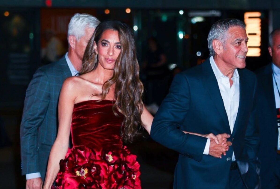 (Фото) Кога Амал Клуни го носи најкраткиот фустан, Џорџ не ја пушта од рака