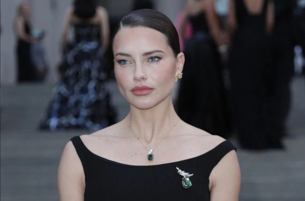 (Фото) Најголемите трендови во шминкањето оваа есен: тешката пудра е надвор од мода