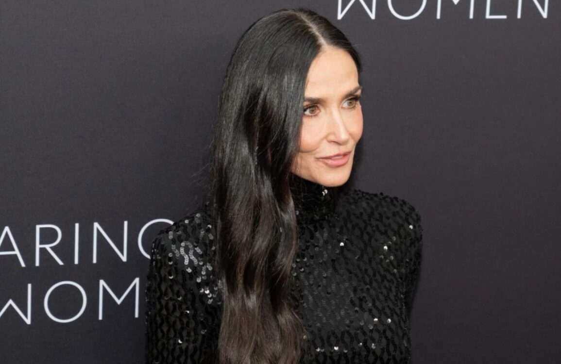 (Фото) Новата фризура на Деми Мур стана најпопуларна: ги брише годините