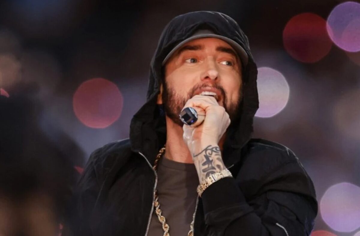 (Фото) По 19 години самотија: Еминем конечно има девојка?