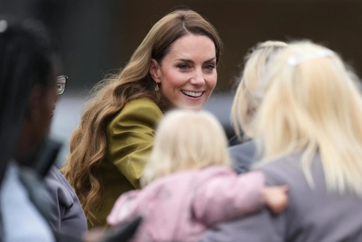 (Фото) Поради Кејт Мидлтон жените „полудеа“ по една боја