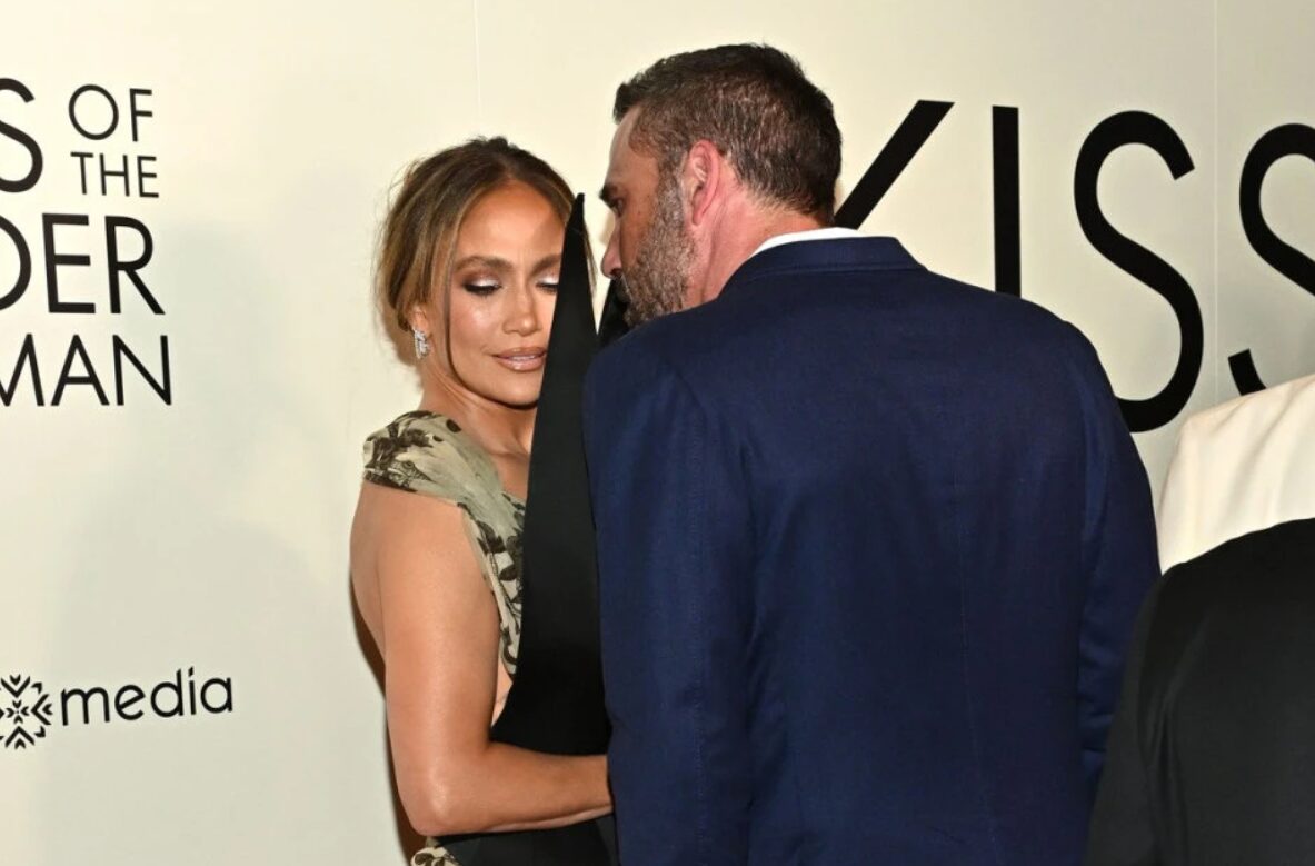 (Фото) Поранешни сопружници фатени на дело? Нивната љубов можеби заслужува трета шанса