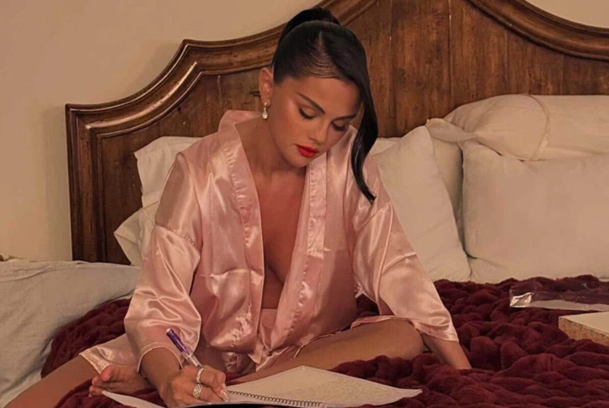 (Фото) Селена Гомез објави интимни фотографии на интернет и светот полуде