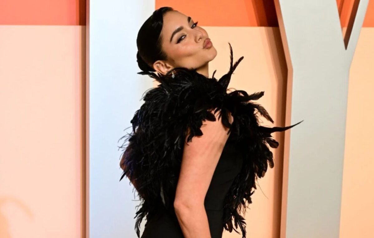 (Фото) Таа ги одбројува деновите до породувањето и позира во бикини: „Толку многу љубов во една објава“