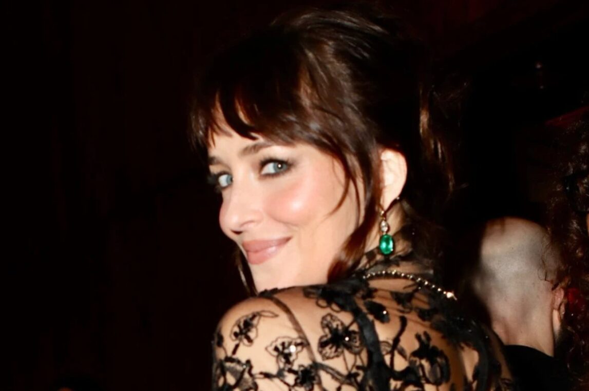 (Фото) „Не ме интересира што мислат луѓето, забавно е да се носи секси фустан“