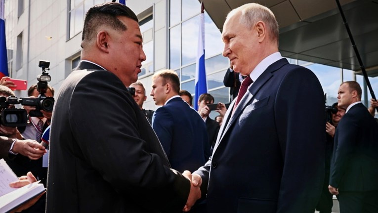 „Мој најдраг пријателе“- Ким Џонг-ун му го честиташе роденденот на Путин