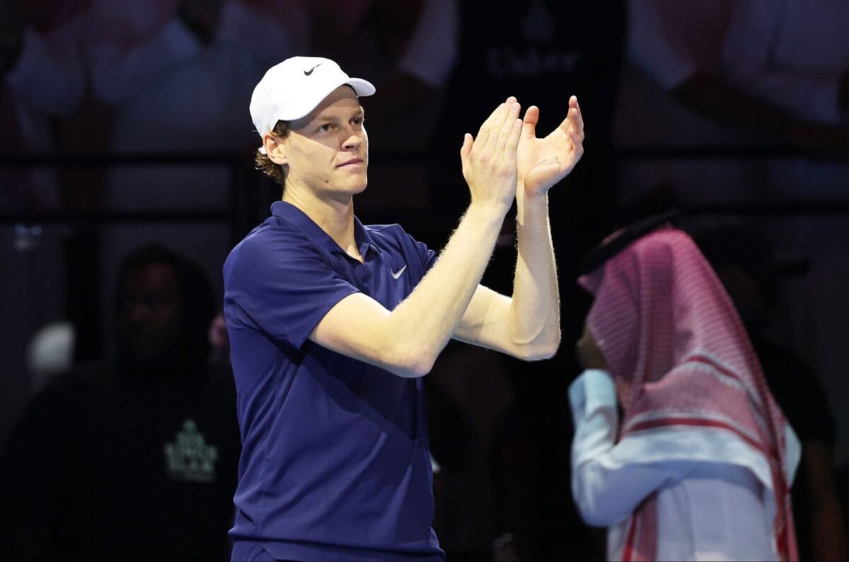 „Синер е навреда за знамето на Италија, одземете му ги сите почести“