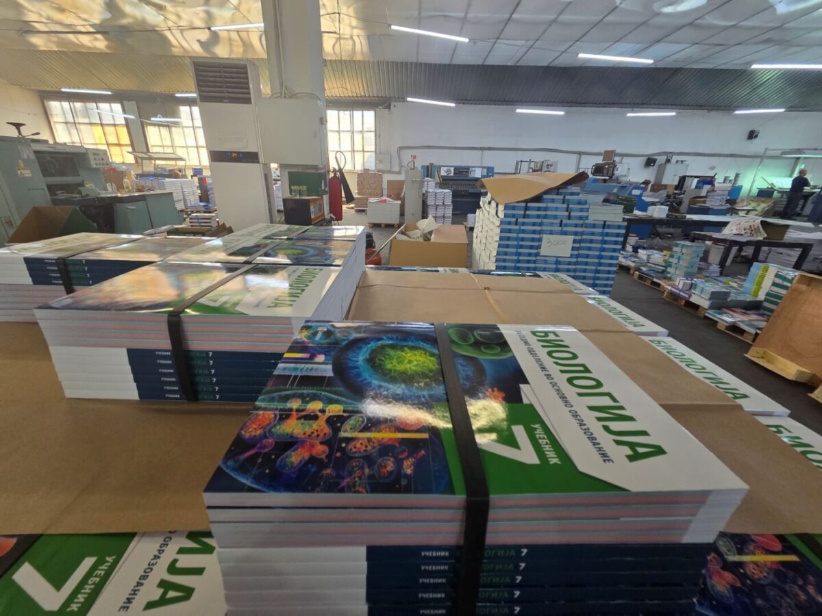 Јаневска: Следната година нема „прогледување низ прсти“ ако директорите не нарачаат учебници на време