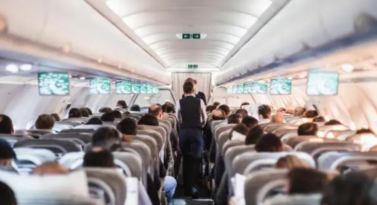 Авион со 176 патници извршил итно слетување поради закана од бомба на летот Мумбаи-Варанаси