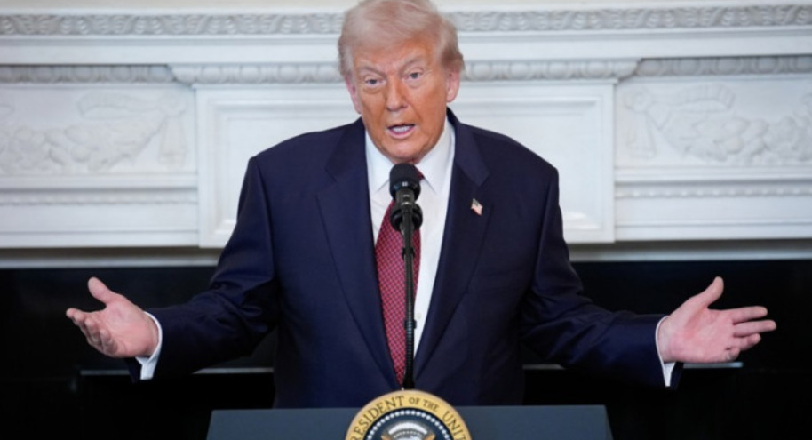 Азаров: Трамп не и верува на украинската влада