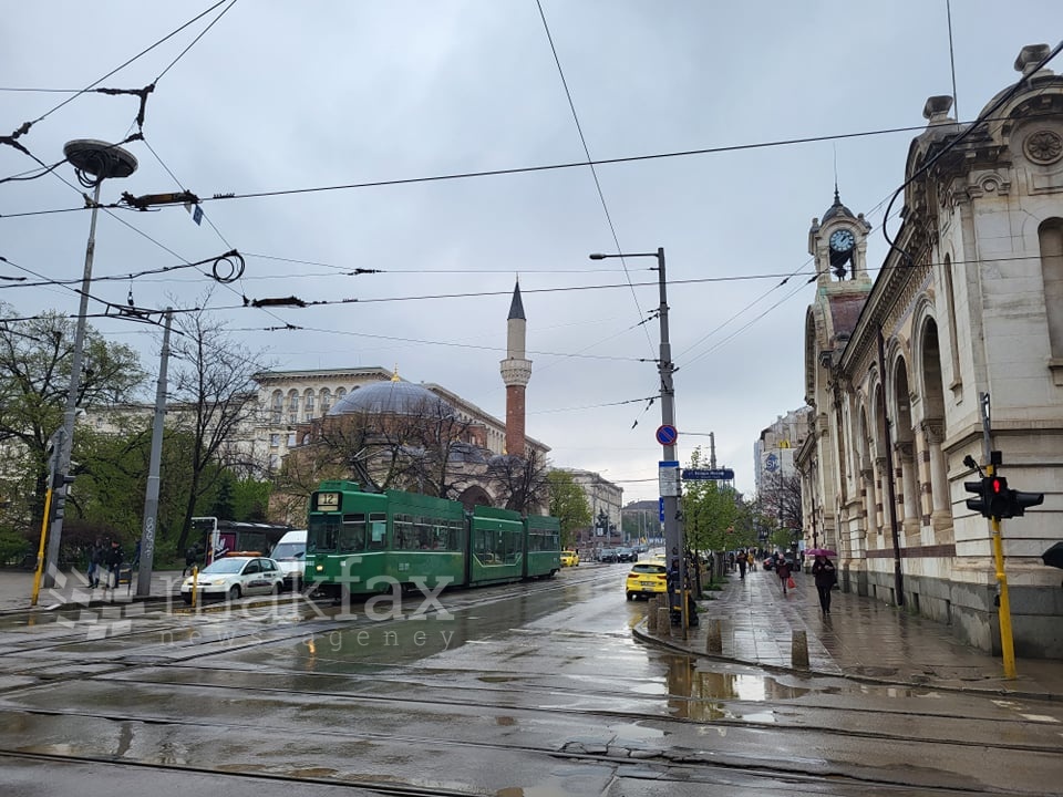 Бугарија ја продолжи забраната за извоз на клучни лекови