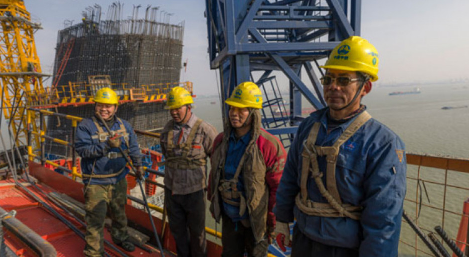 ВИДЕО: Отворен првиот двокатен висечки мост во Кина