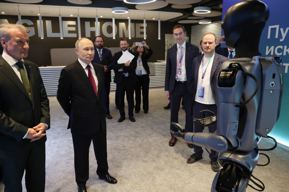 ВИДЕО: Робот танцуваше за Путин