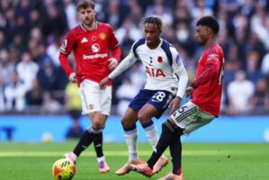 (Видео) Јунајтед водеше до 83-та, па спаси бод во 96-та минута