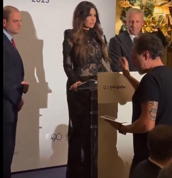 (Видео) Амбасадорката на САД во Грција се појави во проѕирен фустан: „Изгледа како изгубена сестра Кардашијан“