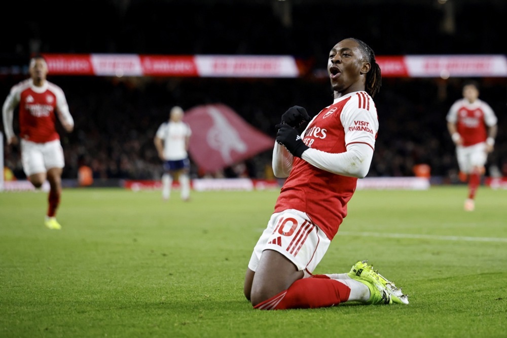 (Видео) Арсенал го декласира Тотенхем, хет-трик на Езе