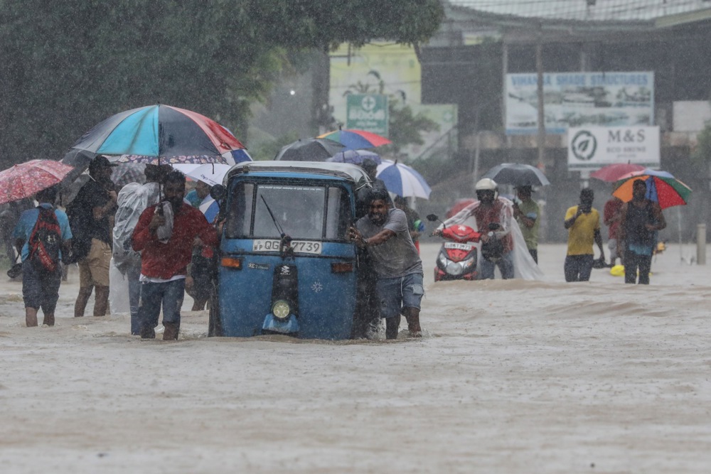 (Видео) Катастрофални поплави во Шри Ланка: бројот на жртви се искачи на 69