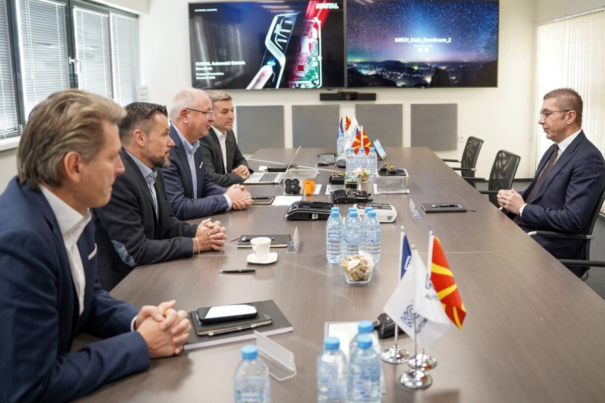 (Видео) Мицкоски со најава за нови инвестиции и вработувања на „Костал“