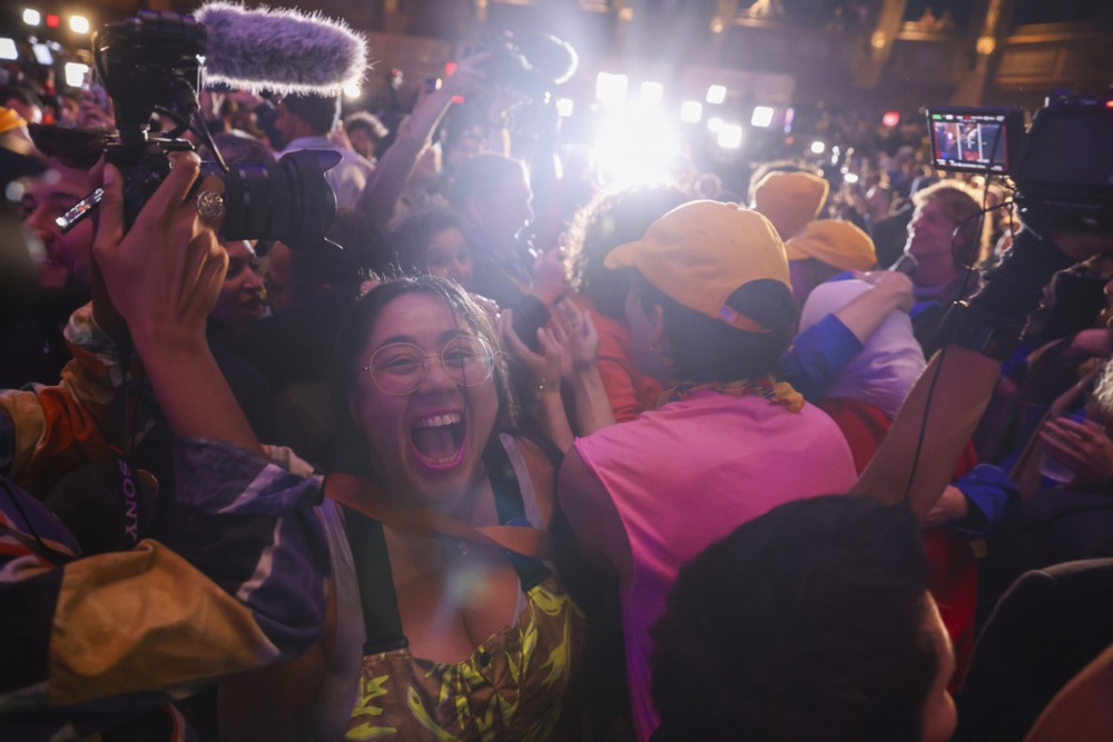 (Видео) Муслиманите ја слават победата на Мамдани: „Сега е нашето време“