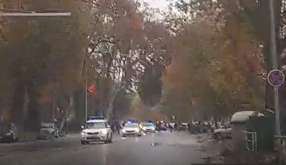 (Видео) Не тргнувајте кон Бит Пазар и Чаир: прославата на албанското знаме направи хаос во сообраќајот