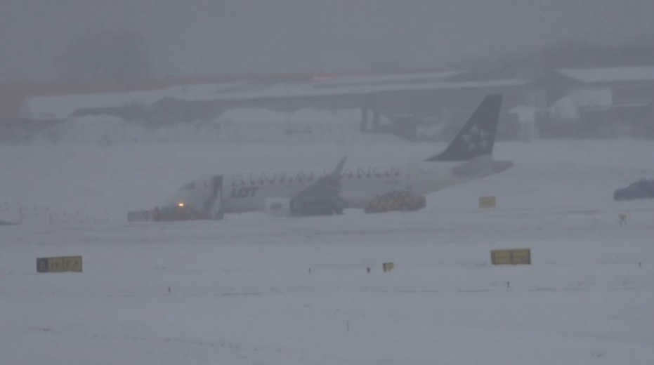 (Видео) Патнички авион се излизга од пистата во Литванија