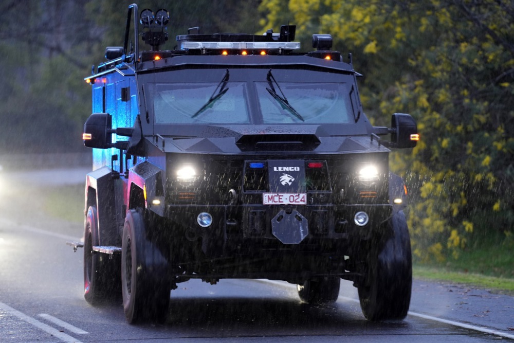 (Видео) Тинејџерски судир во Австралија заврши со брутален напад со нож