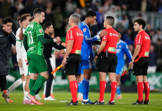 (Видео) Шпански медиуми: Судиите го спасија Реал од шокантен пораз