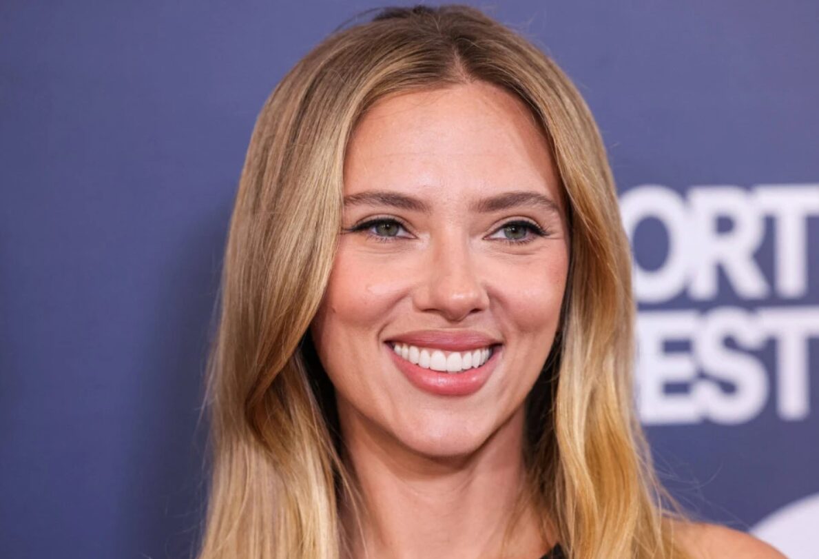 (Видео) „Најубавата жена на сите времиња“: Скарлет Јохансон во свечен фустан што го освои интернетот