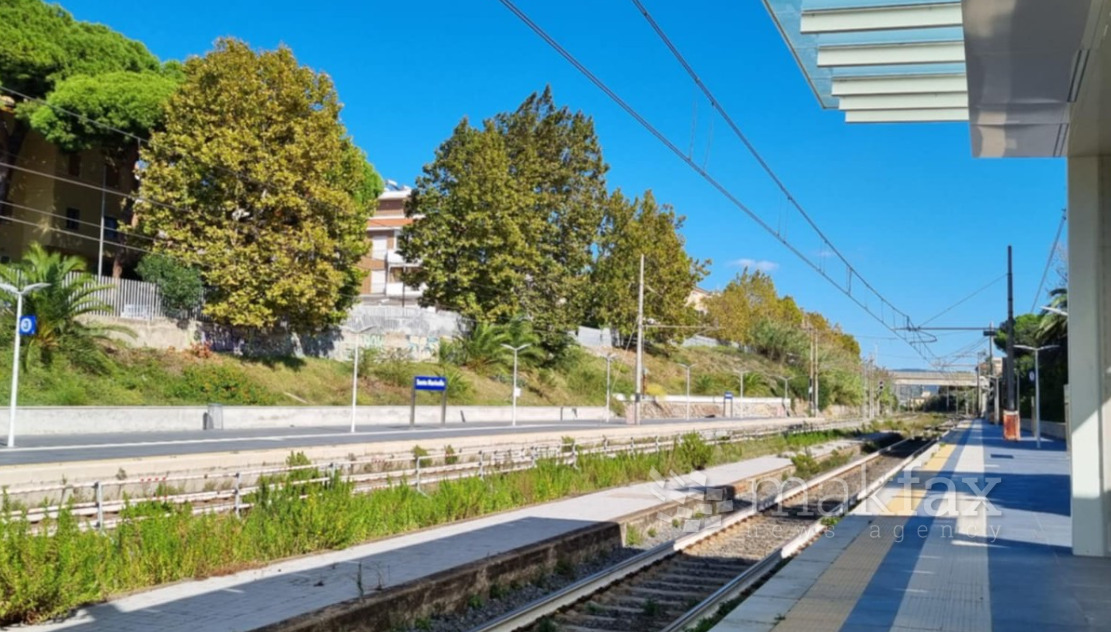 Во Полска саботажа на железничка пруга клучна за Украина, идентификувани осомничени