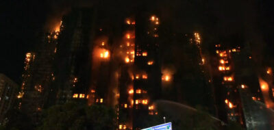 Во пожарот во Хонгконг загинаа најмалку 128 луѓе, семејствата на исчезнатите губат надеж