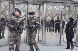 Во притвор се сите осомничени за грабежот во Лувр во Париз вреден 88 милиони евра