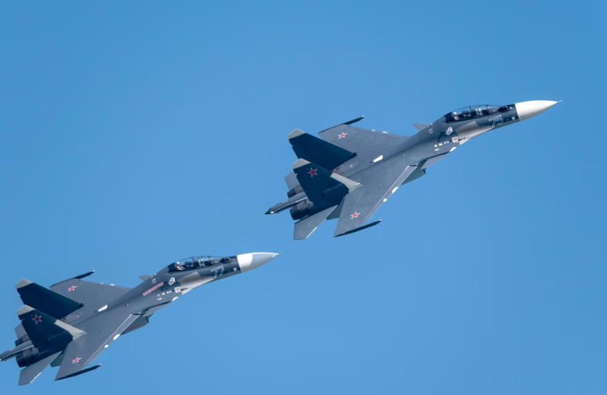 Воен авион се урна во Русија, екипажот загина