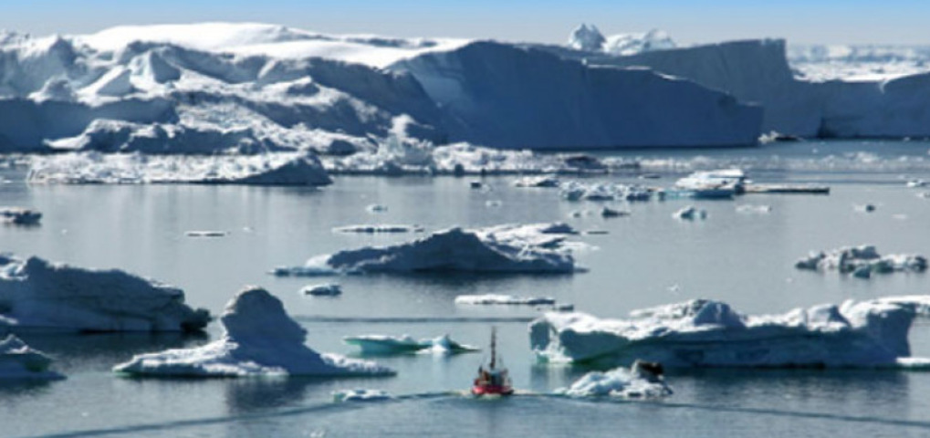 Гренланд го менува својот облик и се движи кон северозапад