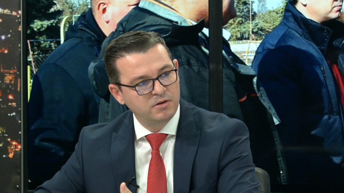 Две недели по мега-скандалот со ИПАРД средствата, министерот Трипуновски бега од одговорност, велат од СДСМ