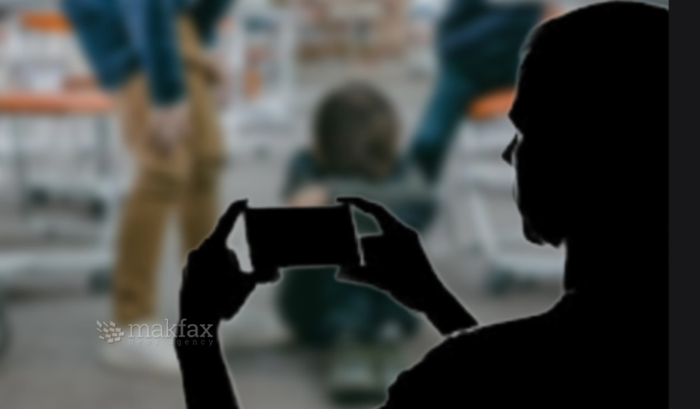 Детскиот џагор на игралиштата и смеата пред зградата, денес го замени тишината на екраните