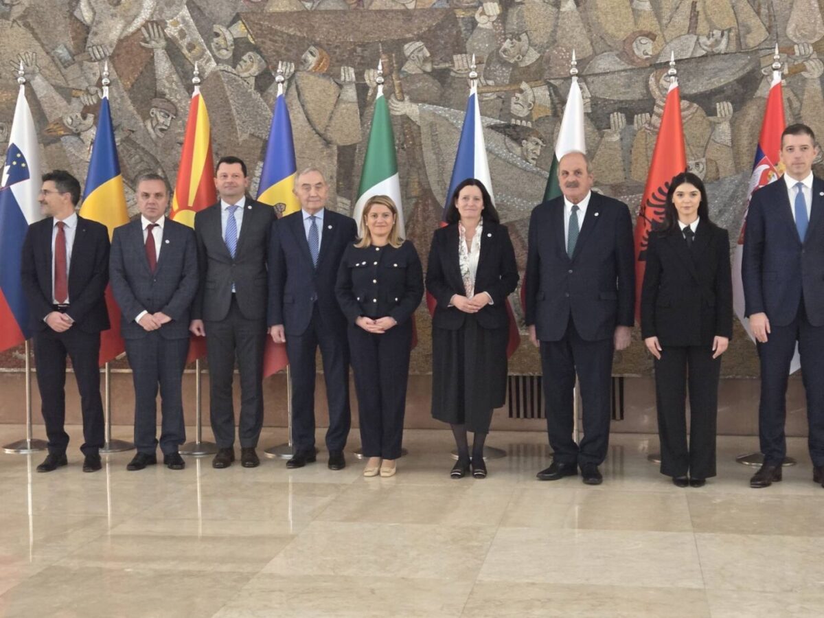 Димитровски: Билатералните прашања за историјата и за идентитетот мора да останат надвор од процесот на пристапување