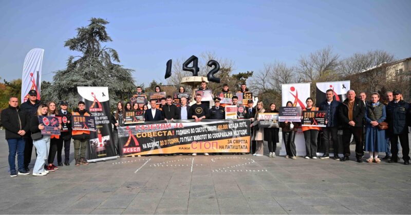 Директорот на БЈБ Јанев во градскиот парк во Скопје на одбележување на Светскиот ден на жртвите во сообраќајот