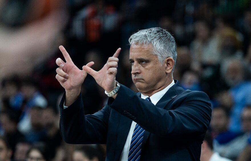 Ефес го отпушти Кокошков