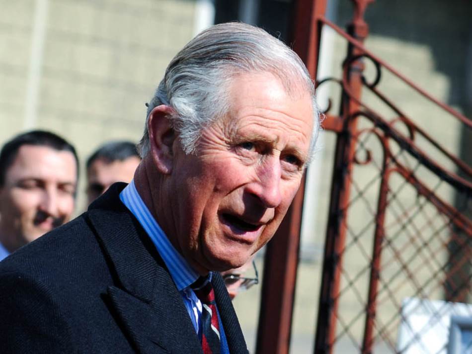 Кралот Чарлс за нападот со нож во возот во Англија: Згрозен сум и шокиран