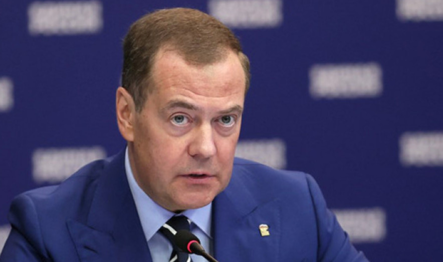 Медведев: Самиот Трамп не знае што мислел под „нуклеарно тестирање“