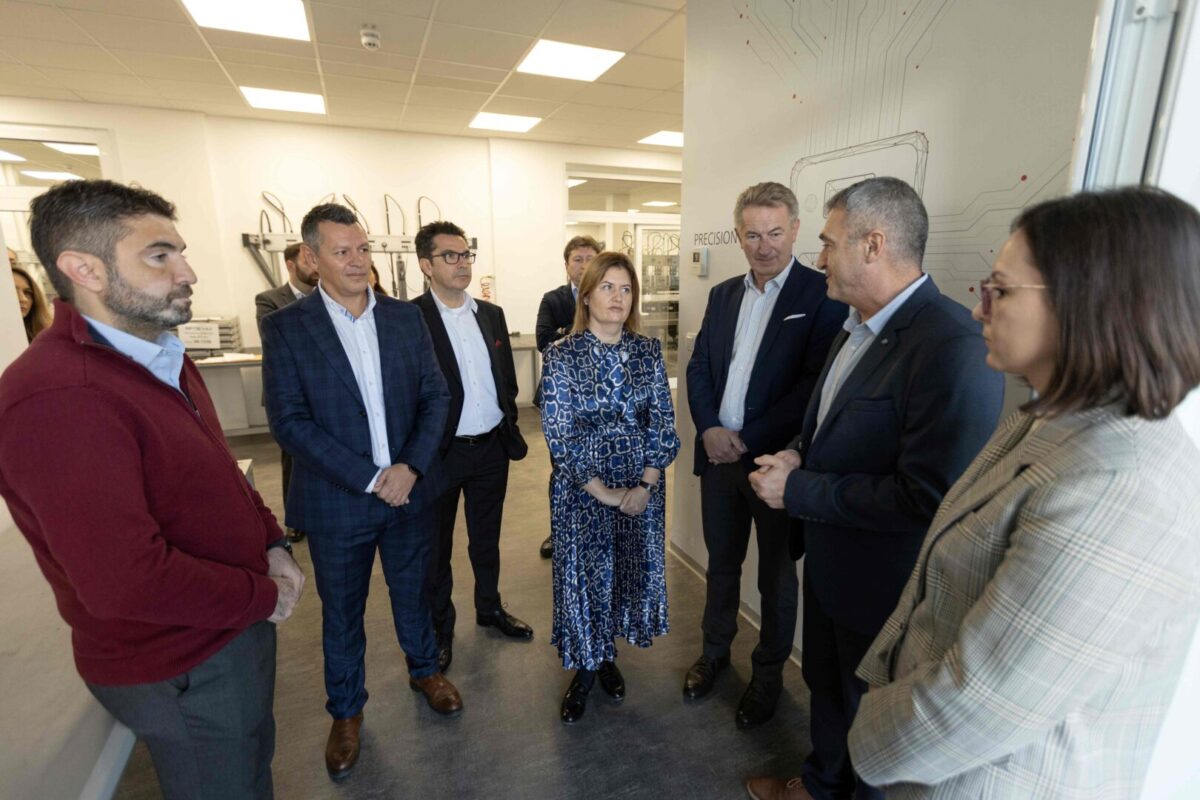 Министерката за енергетика во посета на лабораторијата за проверка на броила на Електродистрибуција Скопје