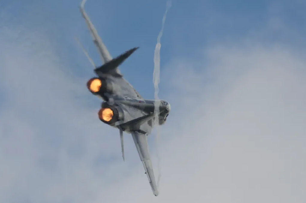 Напнато во Полска: подигнати борбените авиони поради руските напади врз западна Украина