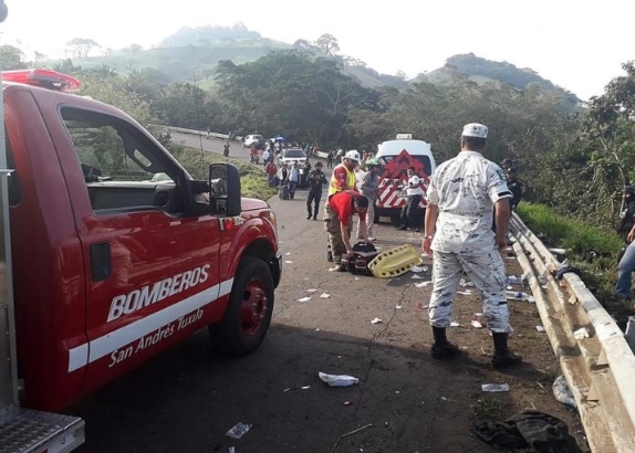 Најмалку десет луѓе загинаа во автобуска несреќа во Мексико