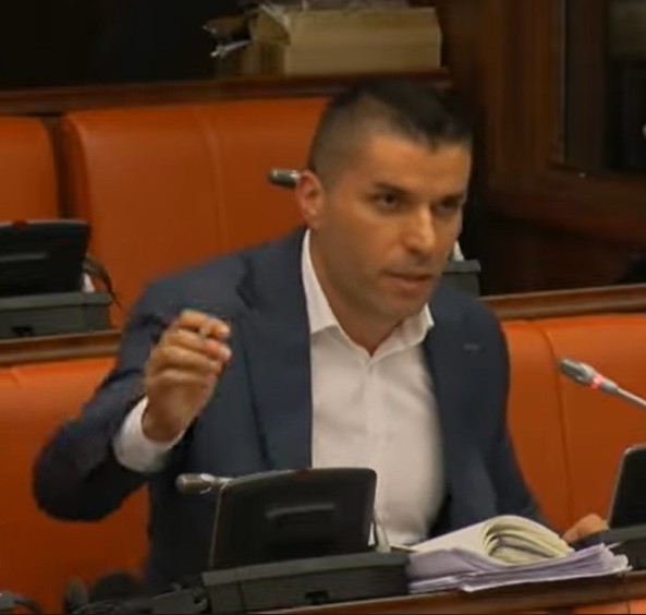 Николовски: Не се исплатени субвенциите за овци, ниту за млекото, владата ги остави земјоделците на цедило