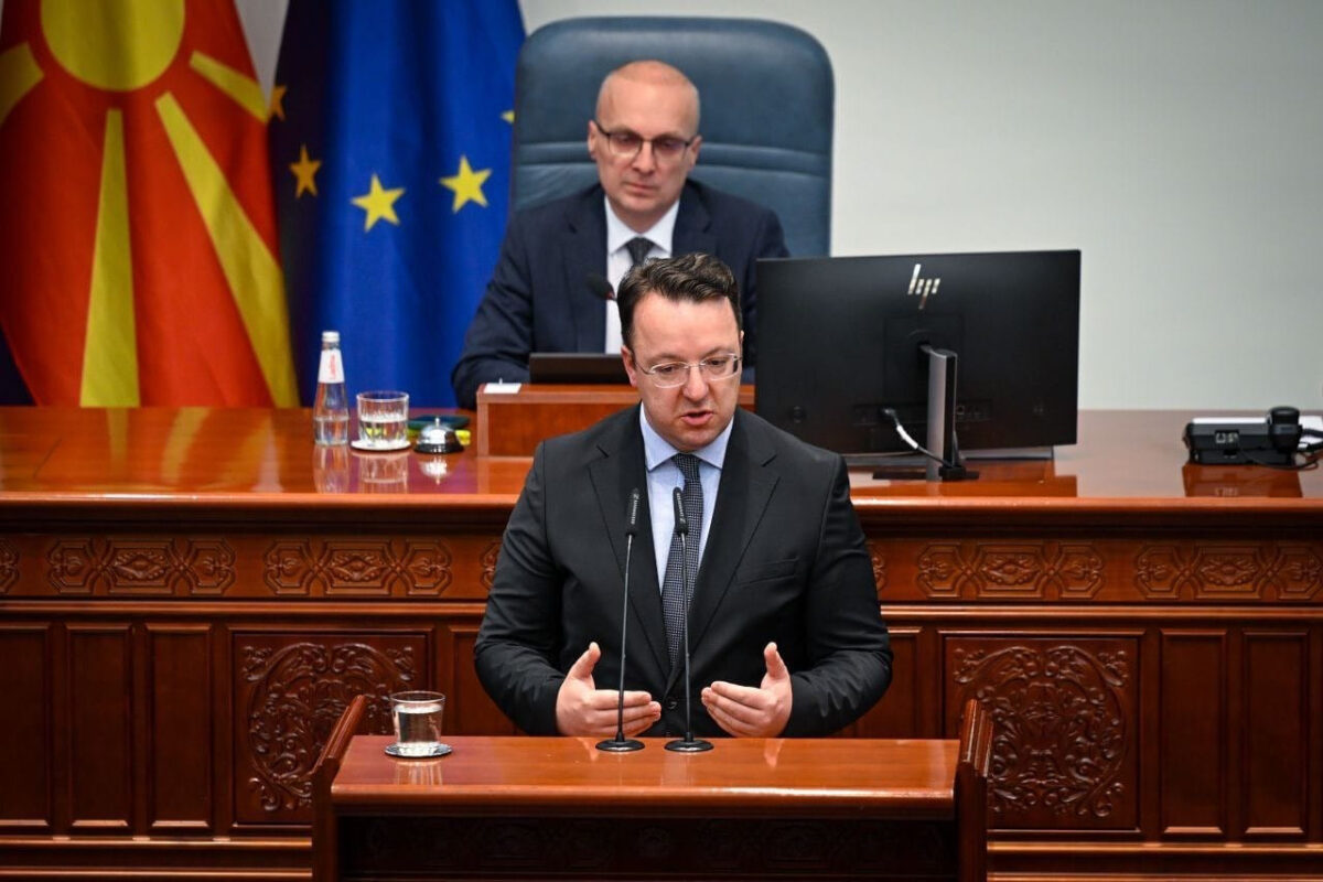 Николоски: Ќе набавиме најмалку пет нови електрични локомотиви