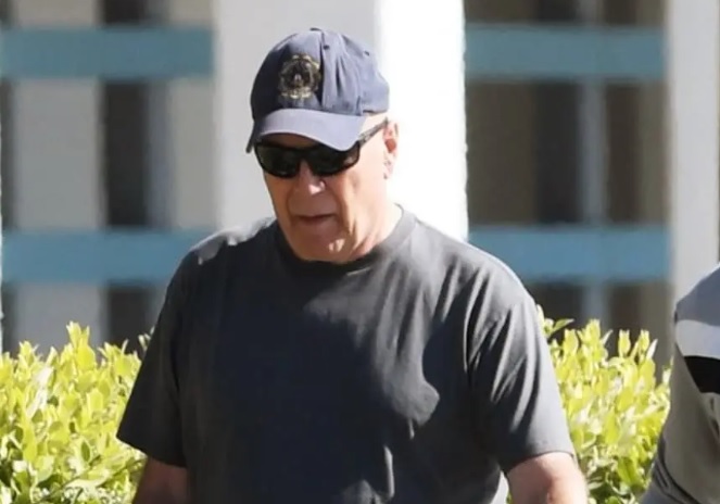 Новите снимки на Брус Вилис ги израдуваа фановите