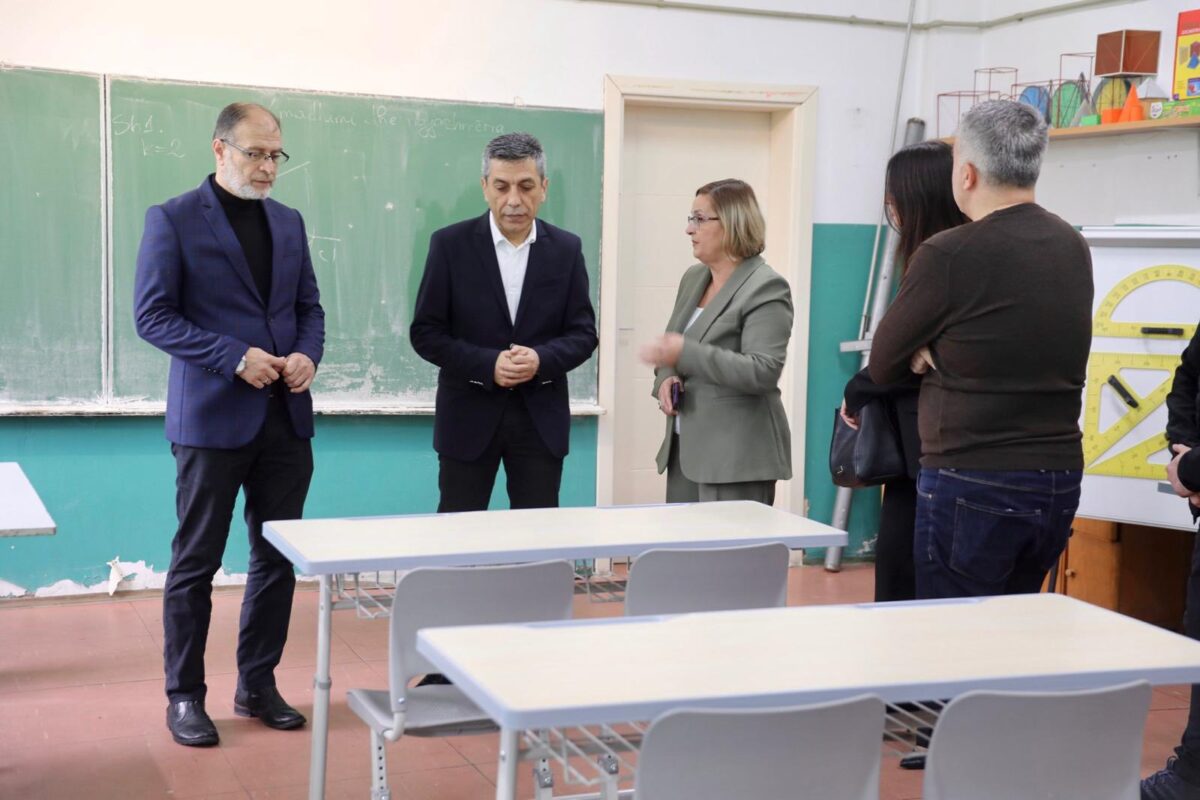 Општина Чаир: Започнува опремувањето на општинските училишта со нов инвентар