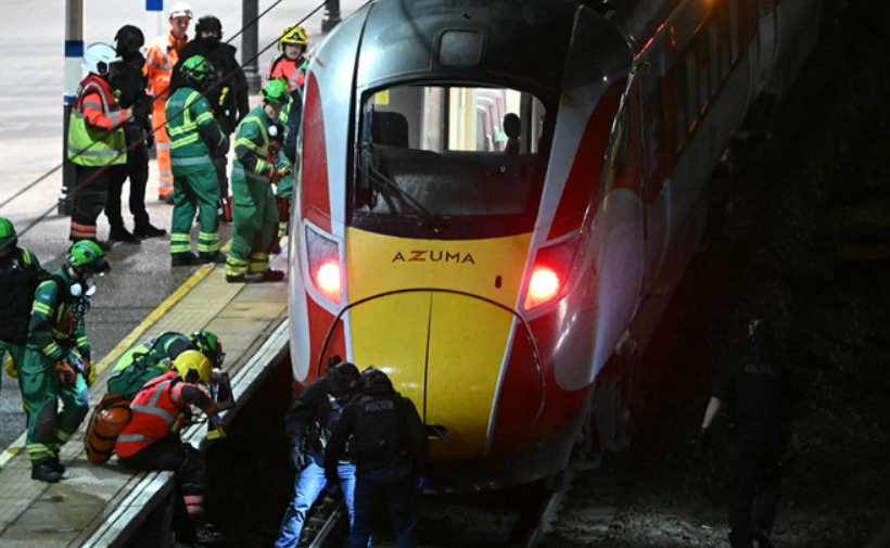  Патник со телото заштитил девојка од напаѓачот во возот во Англија: тој е сериозно повреден