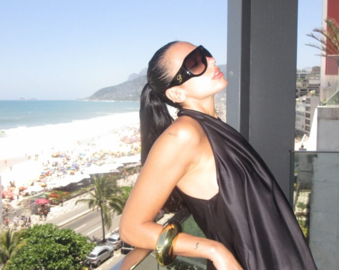 Пејачката објави серија жешки фотографии, не се за оние со слабо срце