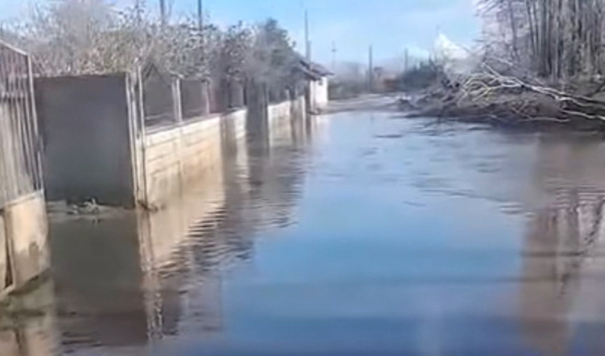 Поплавени 50 домови во Ресен, под вода земјоделски површини и во Демир Хисар, во Прилеп паднал таван од куќа
